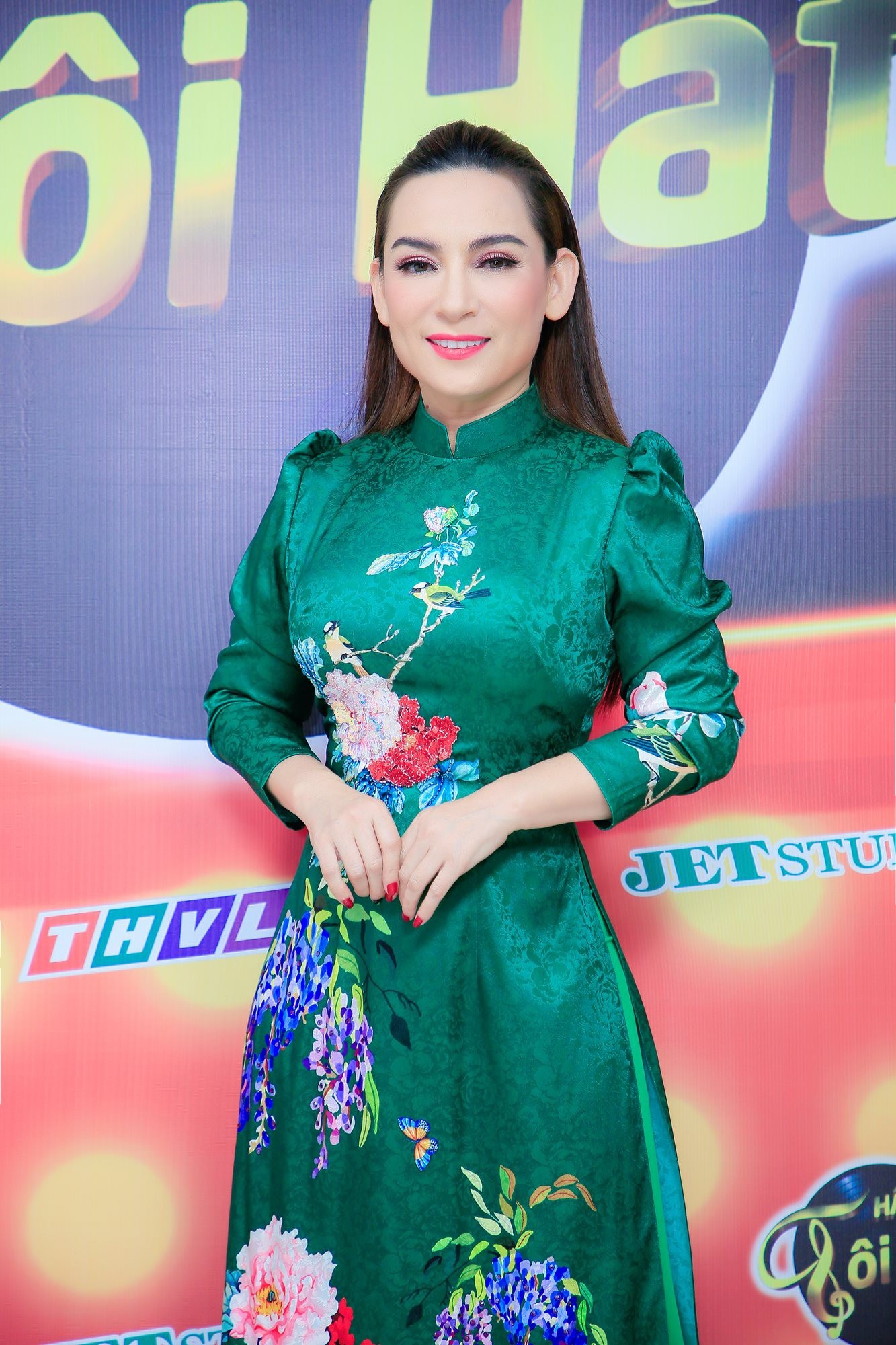 Phi Nhung qua doi anh 3