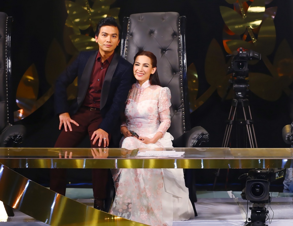 Phi Nhung qua doi anh 7