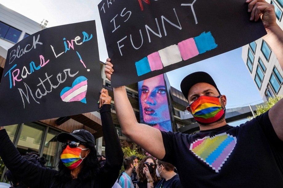 Hang tram nhan vien cua Netflix bieu tinh hinh anh