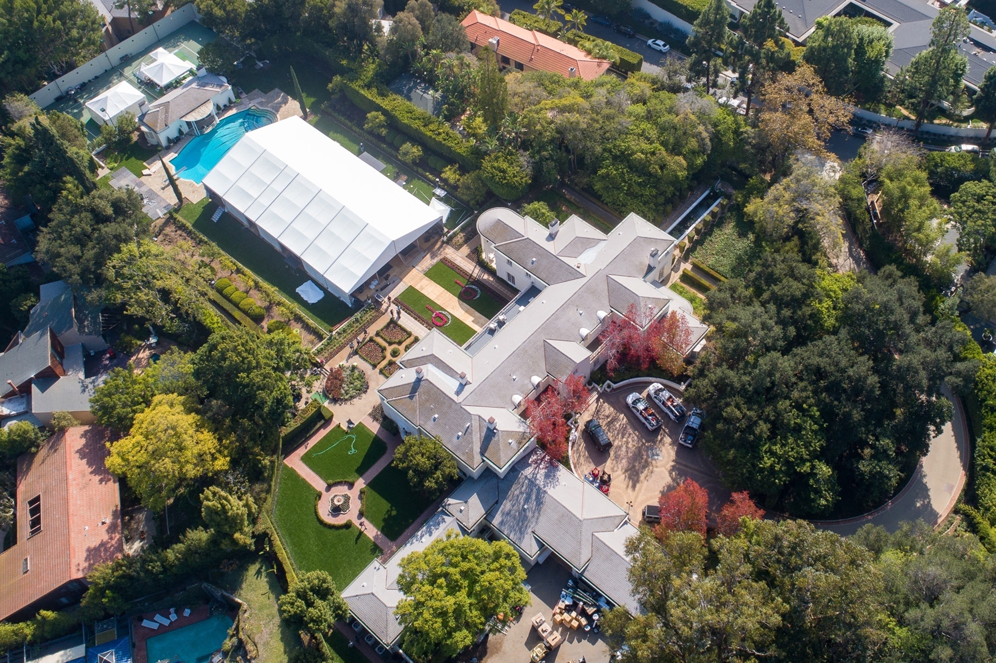 Paris Hilton cuoi anh 1