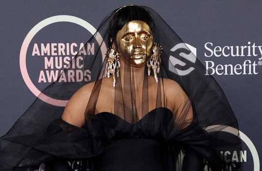 Cardi B deo mat na vang tren tham do AMA 2021 hinh anh