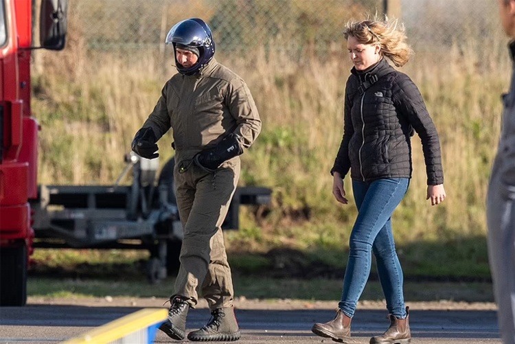 Tom Cruise du canh may bay anh 1