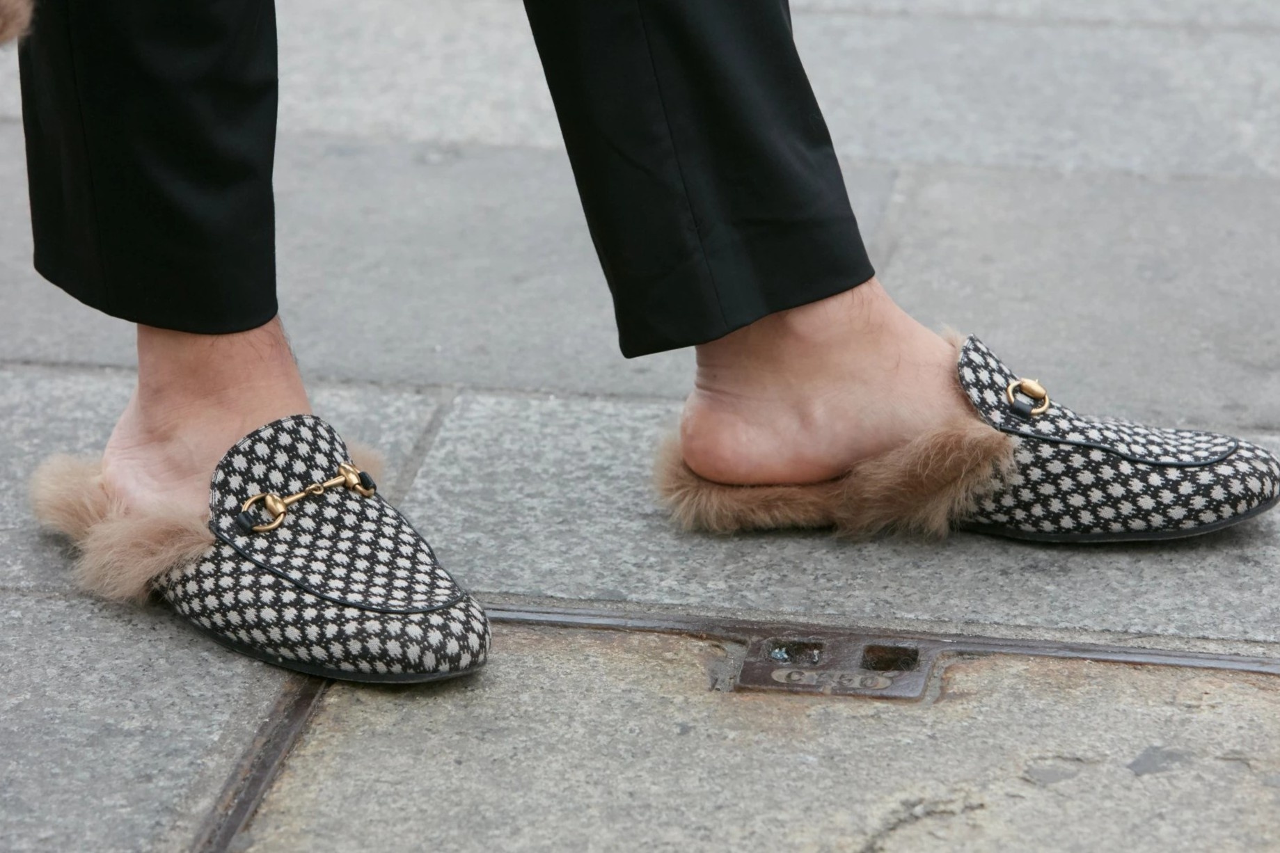 Doi giay luoi quyen luc cua nam gioi hinh anh