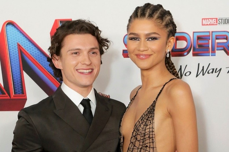 Nha san xuat phim da canh bao Tom Holland - Zendaya khong nen yeu nhau hinh anh