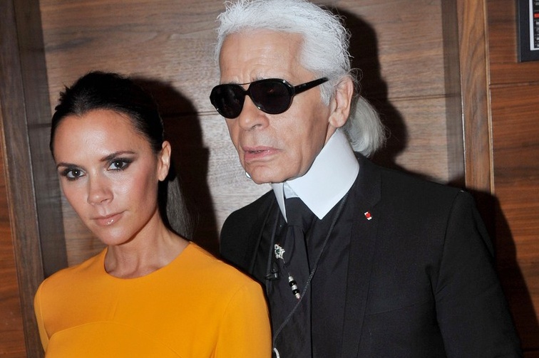 Trang phuc cua Karl Lagerfeld duoc dau gia dat gap 25 lan hinh anh