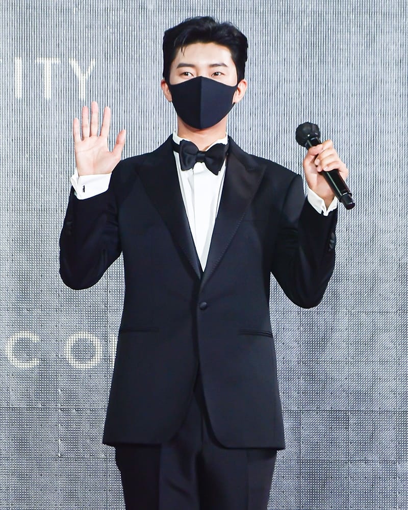 ngoi sao quyen luc cua showbiz Han anh 4