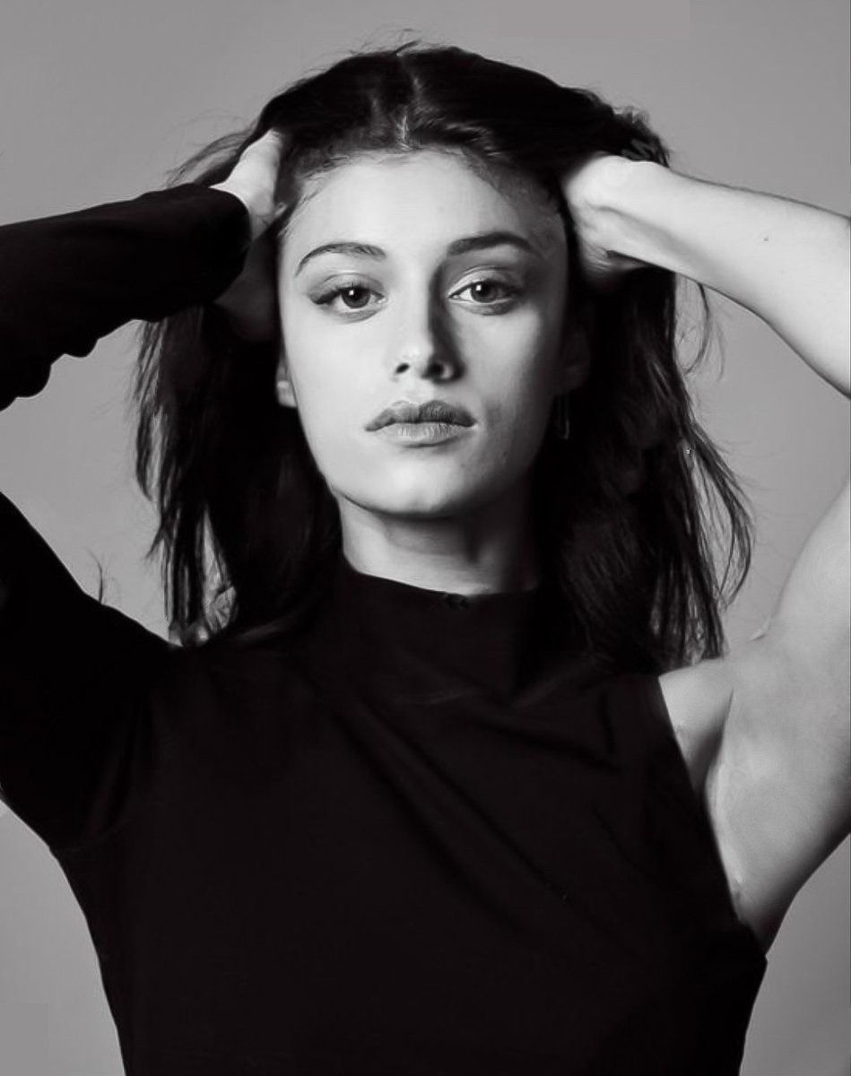 ngoi sao duoc so sanh voi me rong Emilia Clarke anh 5