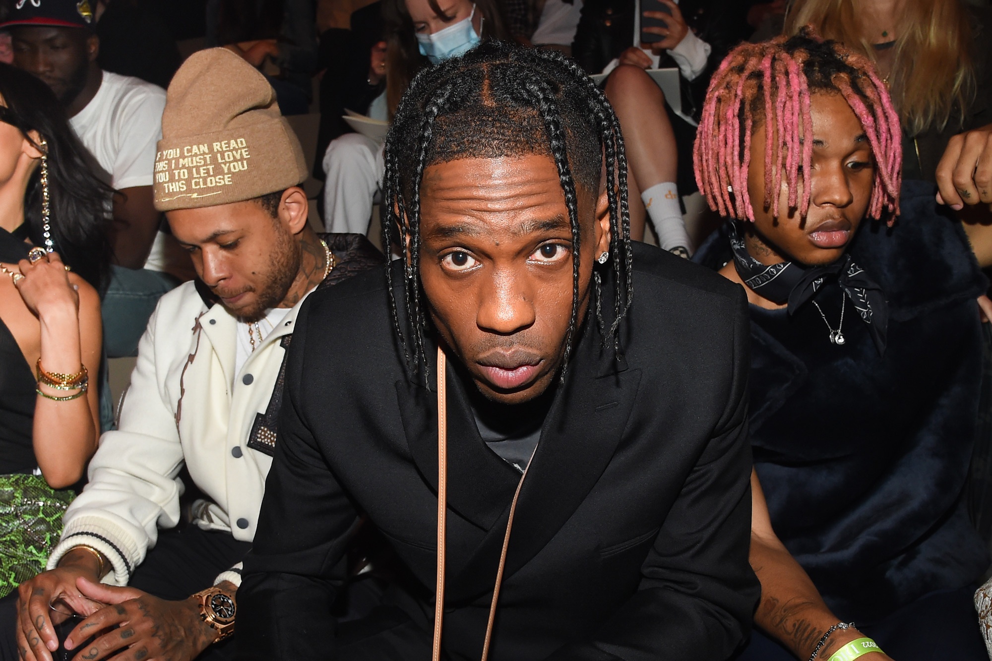 Dior dung hop tac voi Travis Scott sau dem nhac tham kich hinh anh