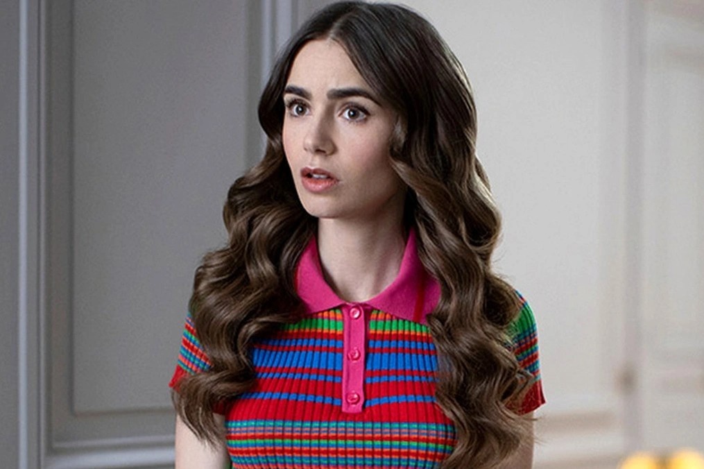 Bien quang cao 'Emily in Paris' bi pha hoai hinh anh