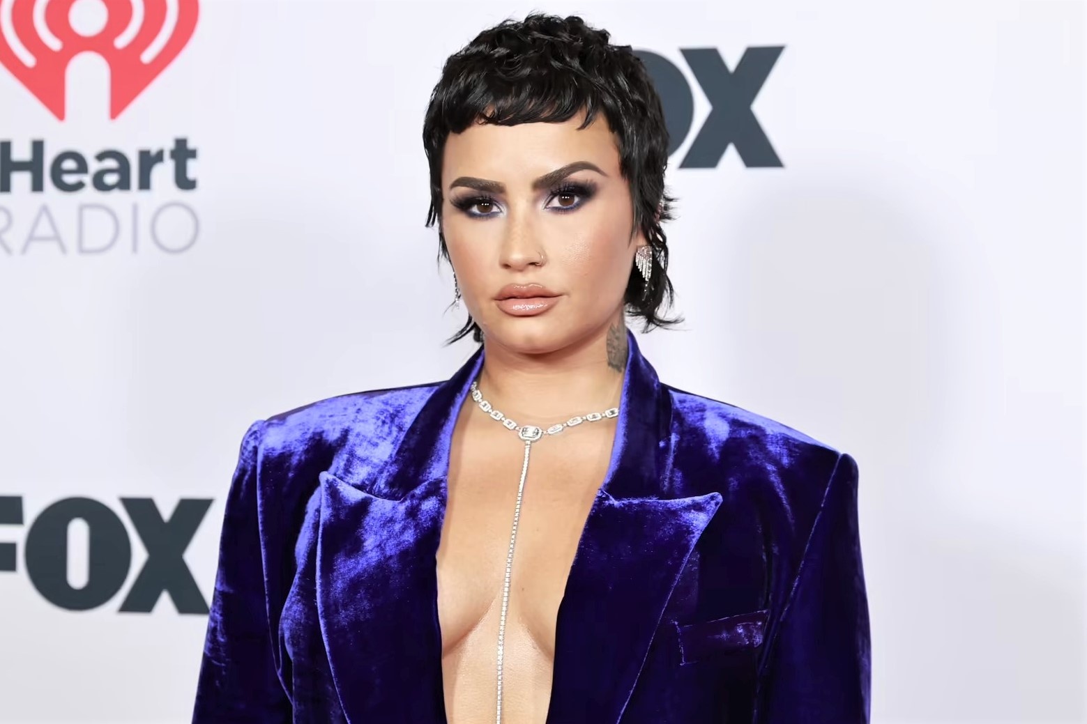 Demi Lovato cai nghien lan thu tu hinh anh