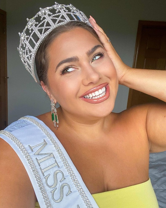 bieu cam mom chu O cua tan hoa hau trai dat My anh 3