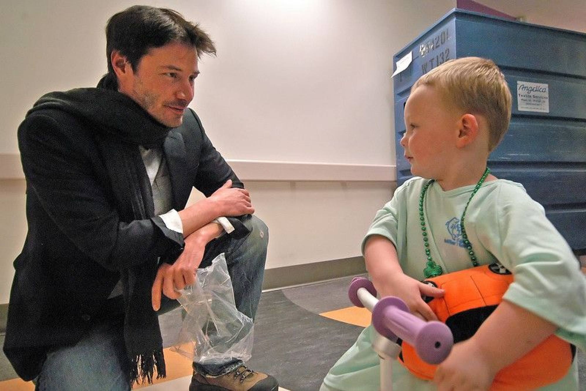 Nguoi dan ong vang cua Hollywood anh 1