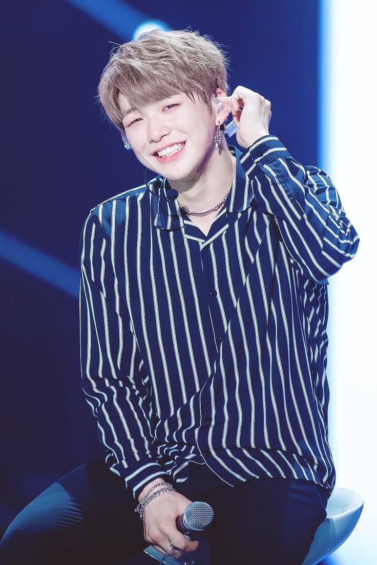 ca si dien lot truoc khi noi tieng anh 8