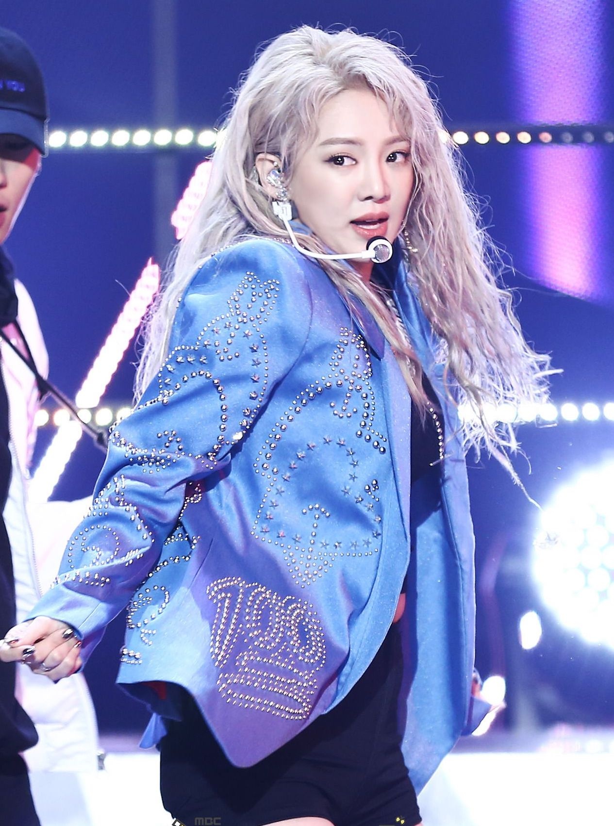 ca si dien lot truoc khi noi tieng anh 4