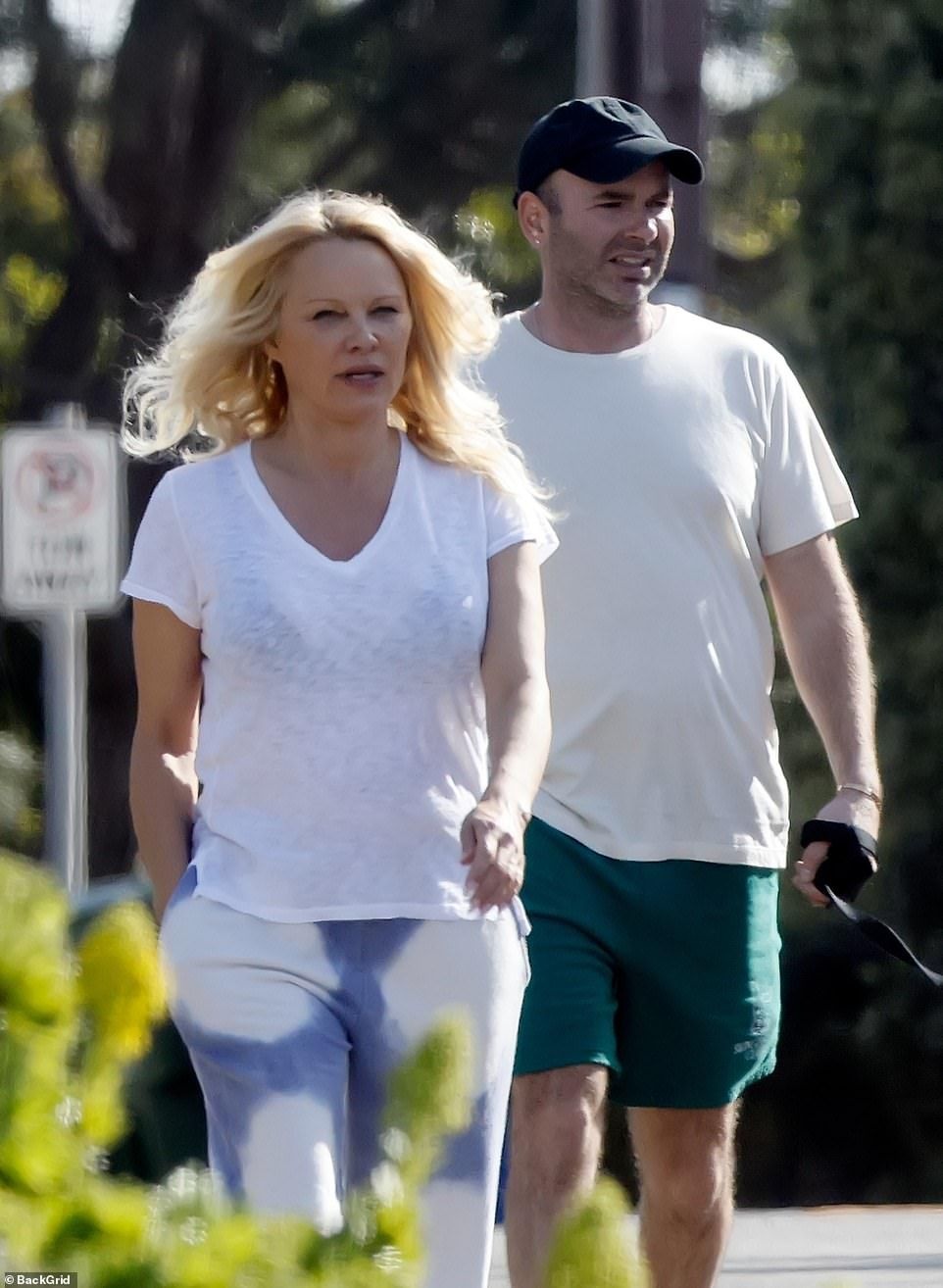 Pamela Anderson ly hôn lần năm ảnh 2 Pamela Anderson ly hon lan nam anh 2