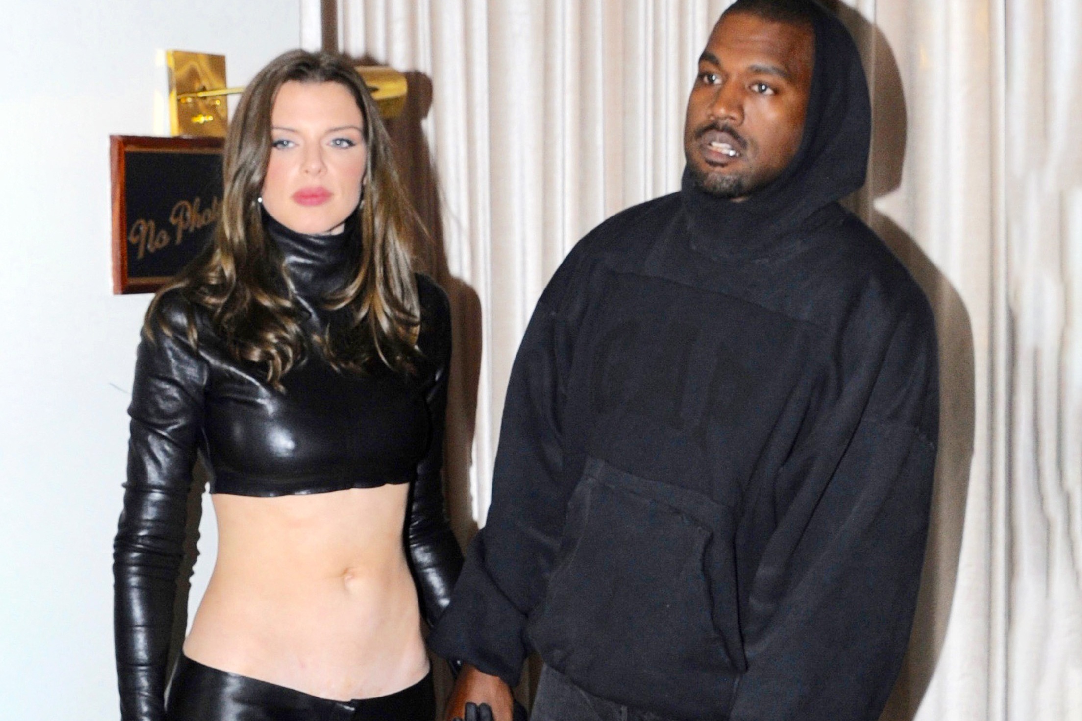 Julia Fox: 'Truoc Kanye West, toi hen ho nhieu ty phu' hinh anh