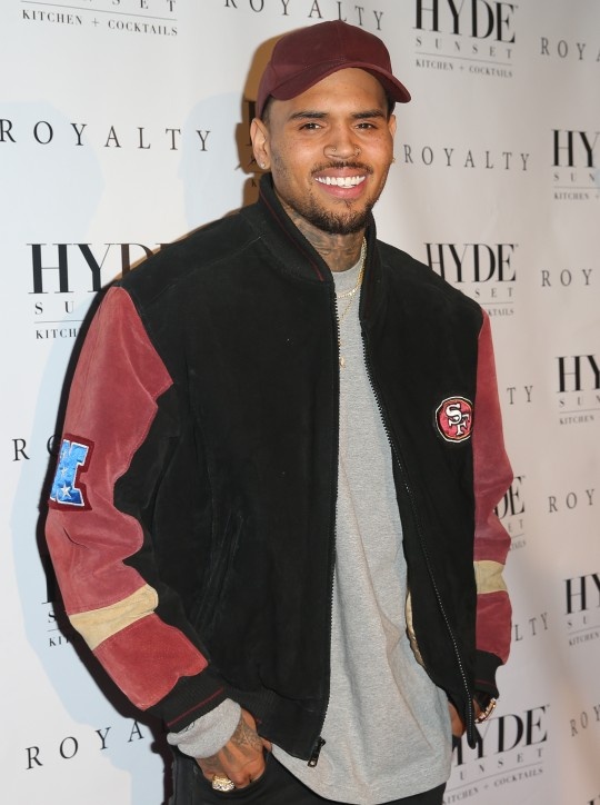 Chris Brown bi kien 20 trieu USD anh 1