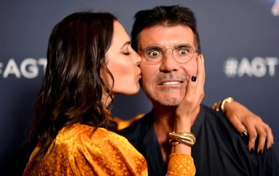 Simon Cowell gap tai nan gay tay hinh anh