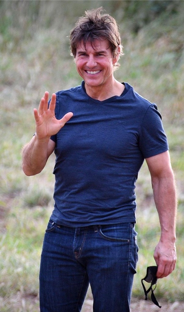 Tom Cruise lai truc thang trong Nhiem vu bat kha thi 8 anh 4