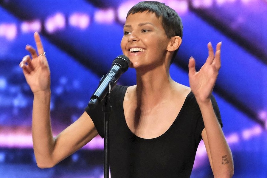 Ca si Nightbirde qua doi sau 4 nam dieu tri ung thu hinh anh