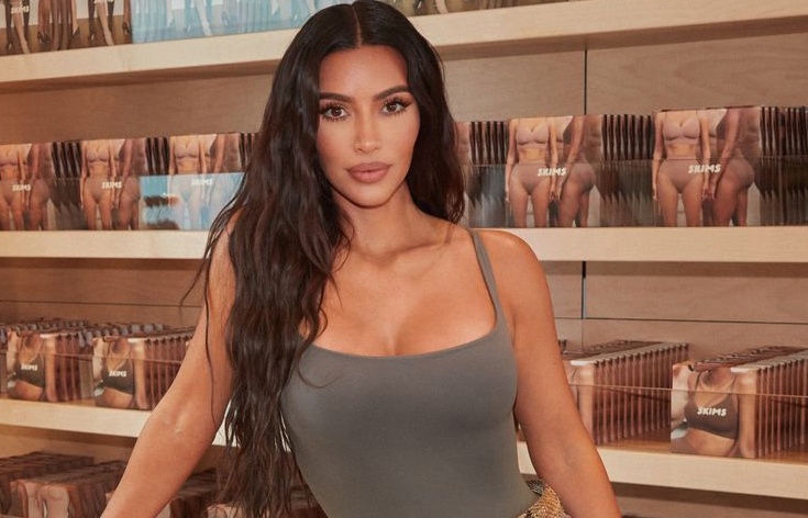 Nha Kim Kardashian: 'Ai ma chang me tien' hinh anh