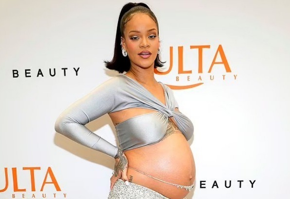 Dinh kien ve thoi trang cua phu nu mang thai dang bi pha vo hinh anh