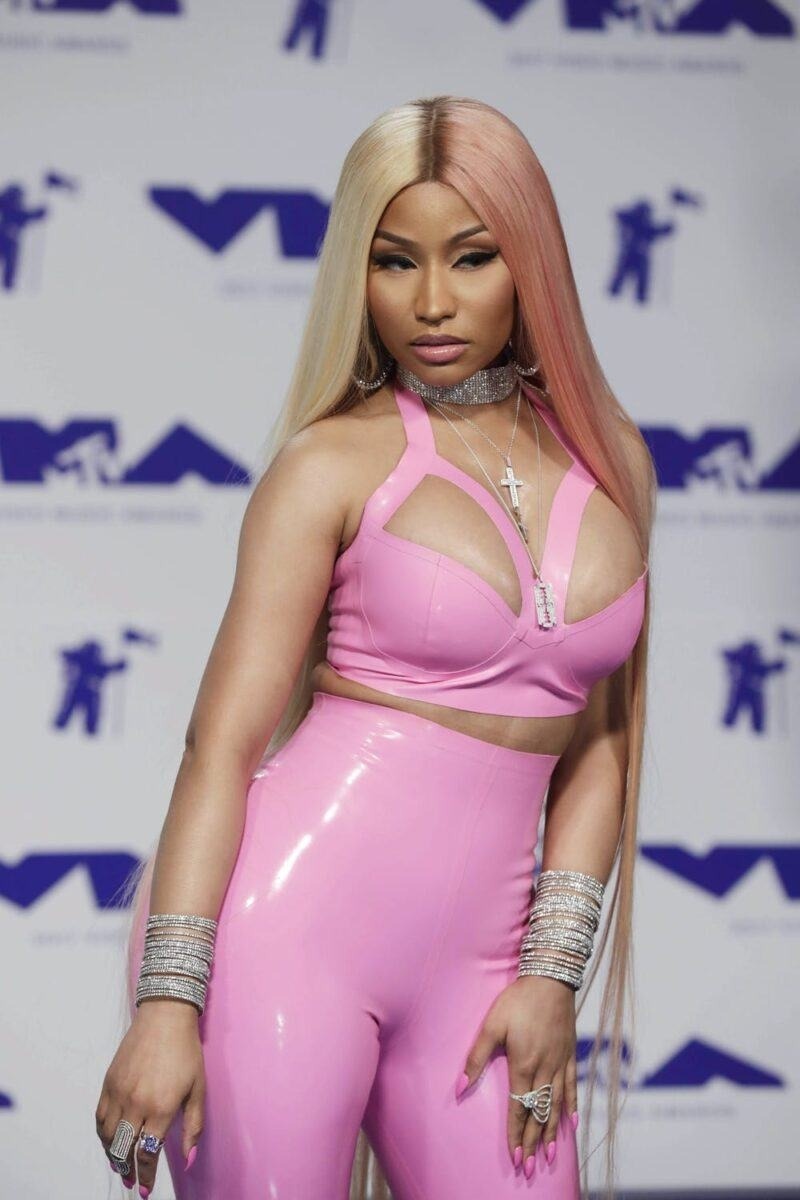 Hành động gây tranh cãi của Nicki Minaj ảnh 1 Hanh dong gay tranh cai cua Nicki Minaj anh 1