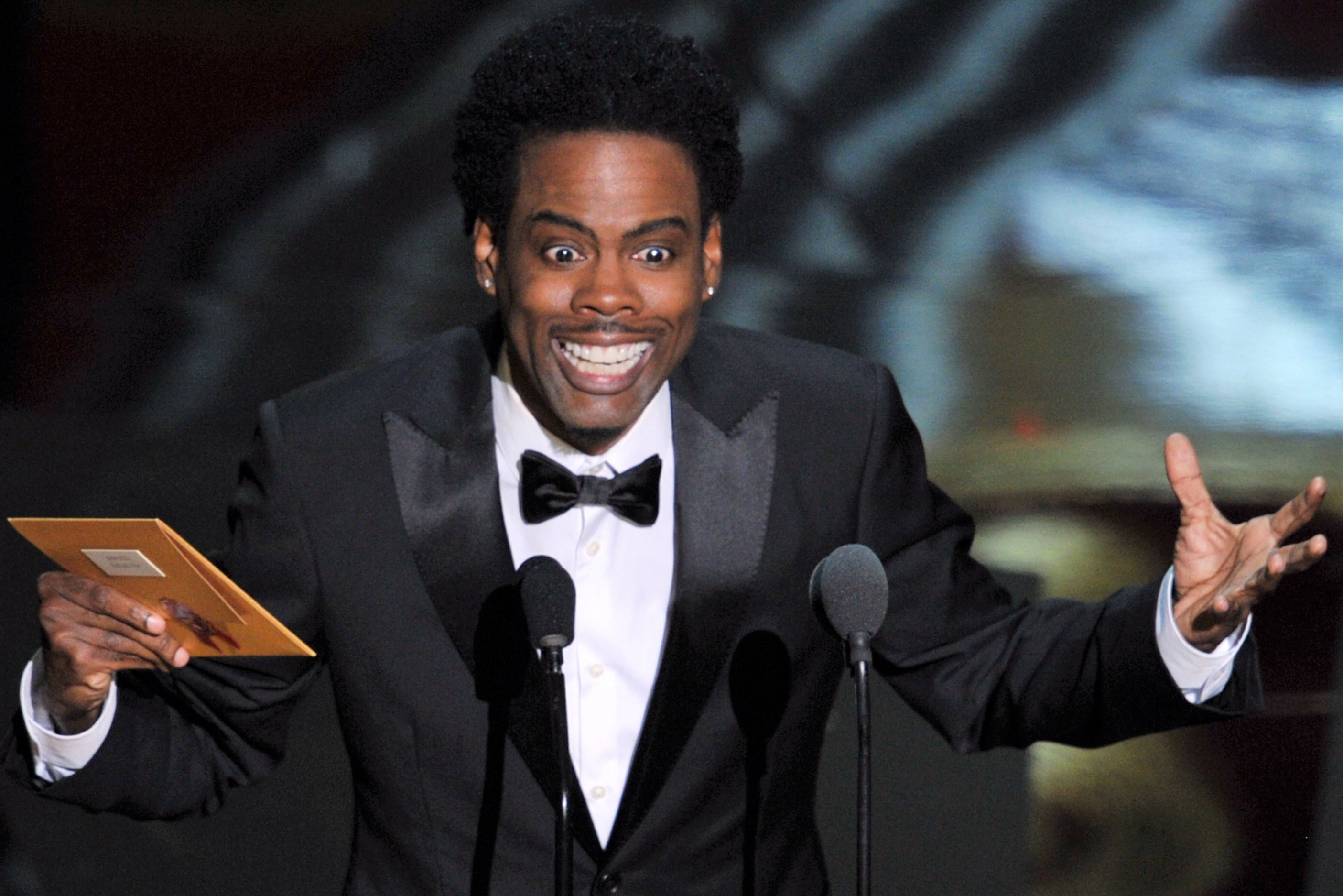 Chris Rock dat show sau vu va mieng o Oscar 2022 hinh anh