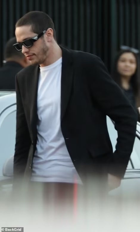 phong cach thoi trang cua Kim Kardashian va ban trai anh 6