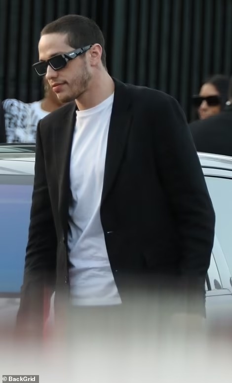 phong cach thoi trang cua Kim Kardashian va ban trai anh 5