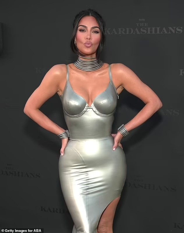 phong cach thoi trang cua Kim Kardashian va ban trai anh 2