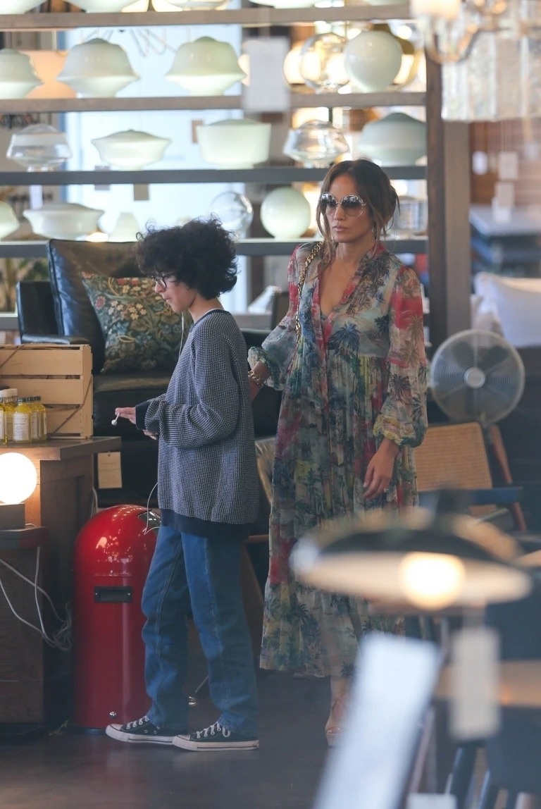 Jennifer Lopez dinh hon cung Ben Affleck anh 1