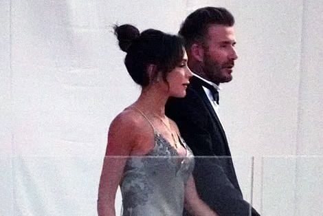 Anh vo chong Beckham trong le cuoi con trai Brooklyn hinh anh