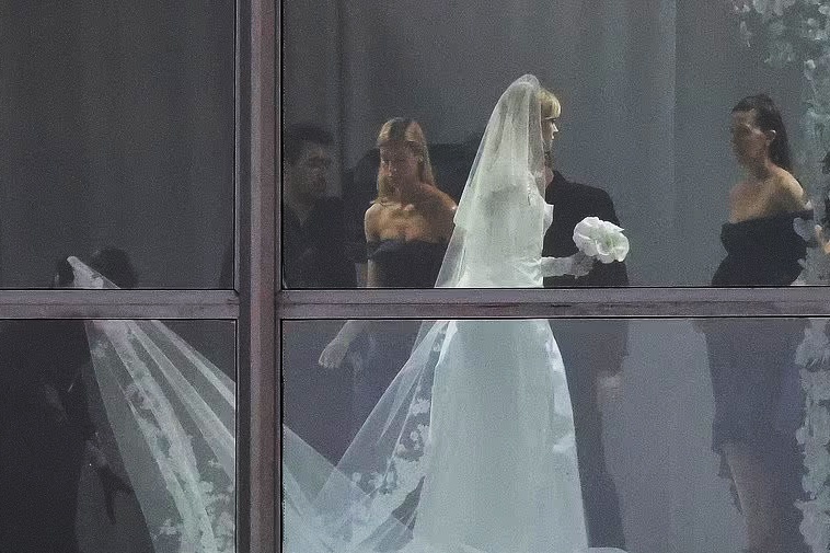 Anh trong le cuoi cua Brooklyn Beckham va Nicola Peltz hinh anh