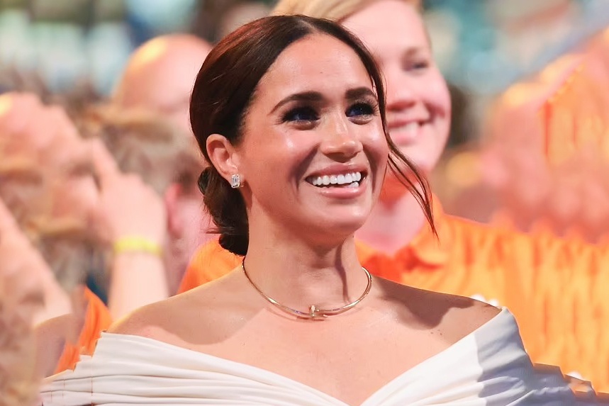 Meghan Markle mang trang suc 16.700 USD hinh anh