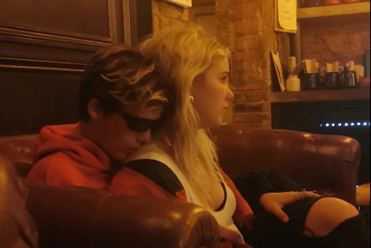 Cruz Beckham co ban gai moi sau mot thang chia tay hinh anh