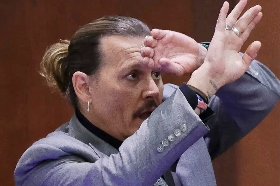 Johnny Depp tu nhan la ong gia nghien ruou hinh anh