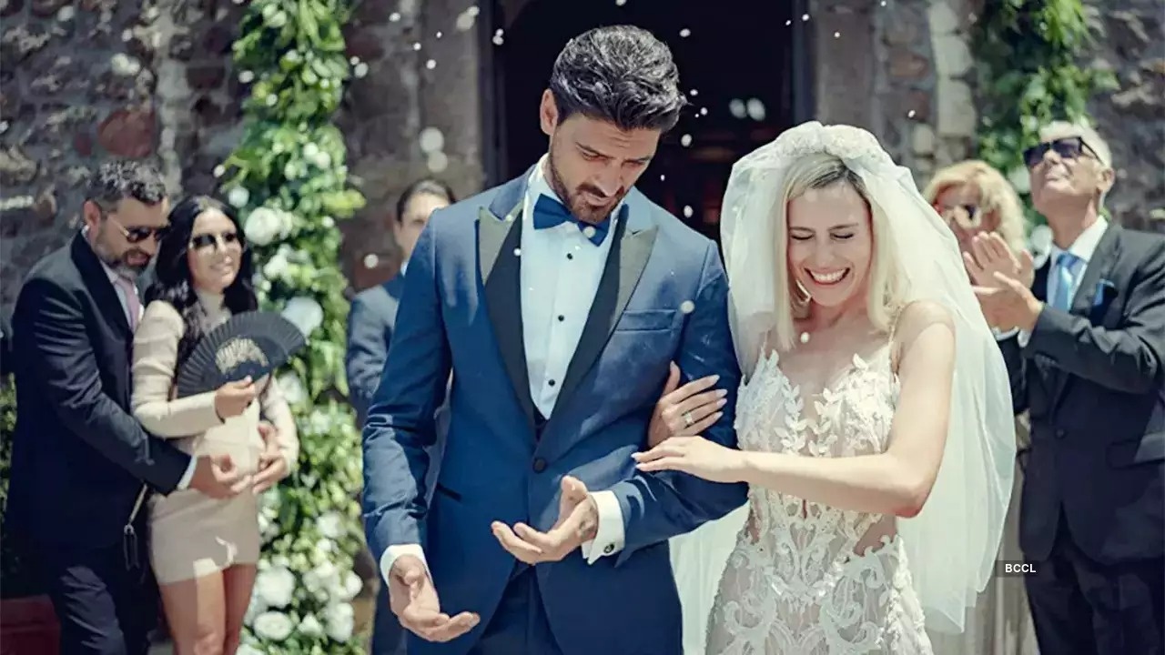 365 Days bi chi trich anh 1