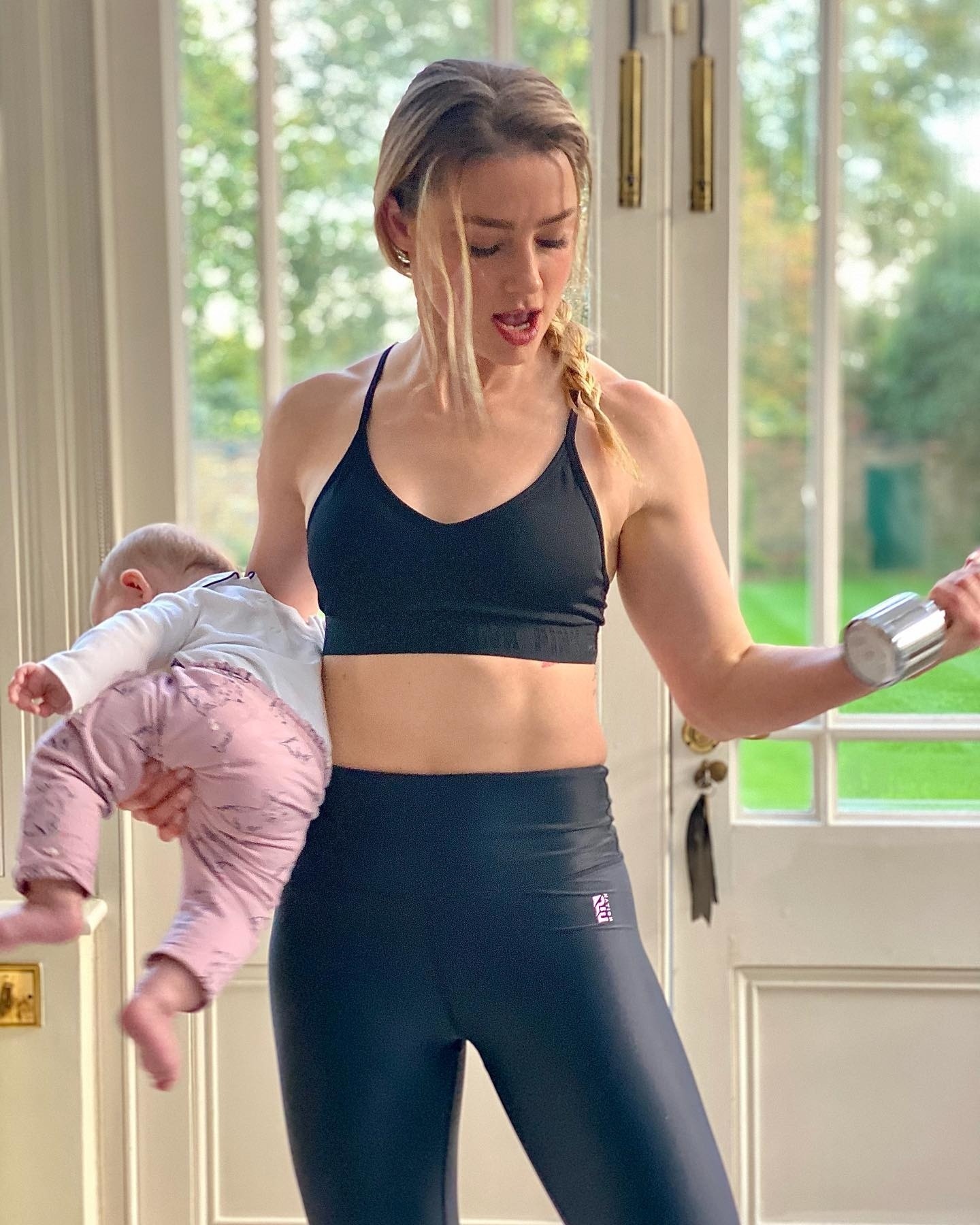 bi quyet giu dang cua Amber Heard anh 1