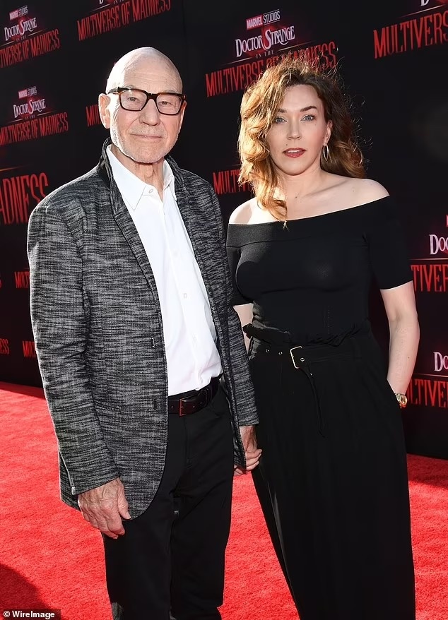 Benedict Cumberbatch chay trong hop bao phim anh 6