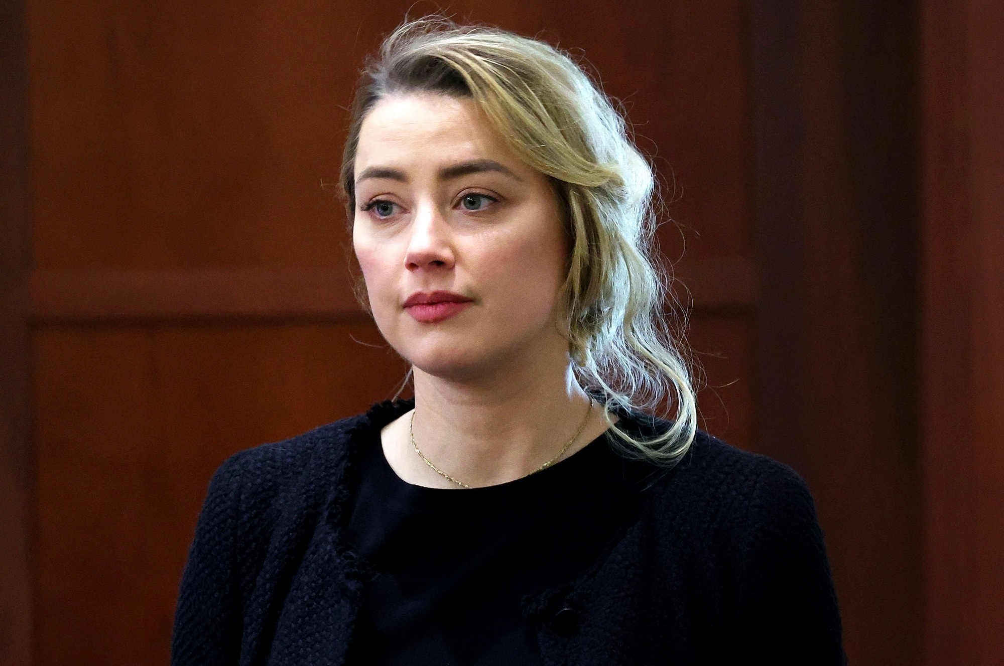 Y ta rieng cua Amber Heard: 'Co ay nhieu lan noi con thinh no' hinh anh