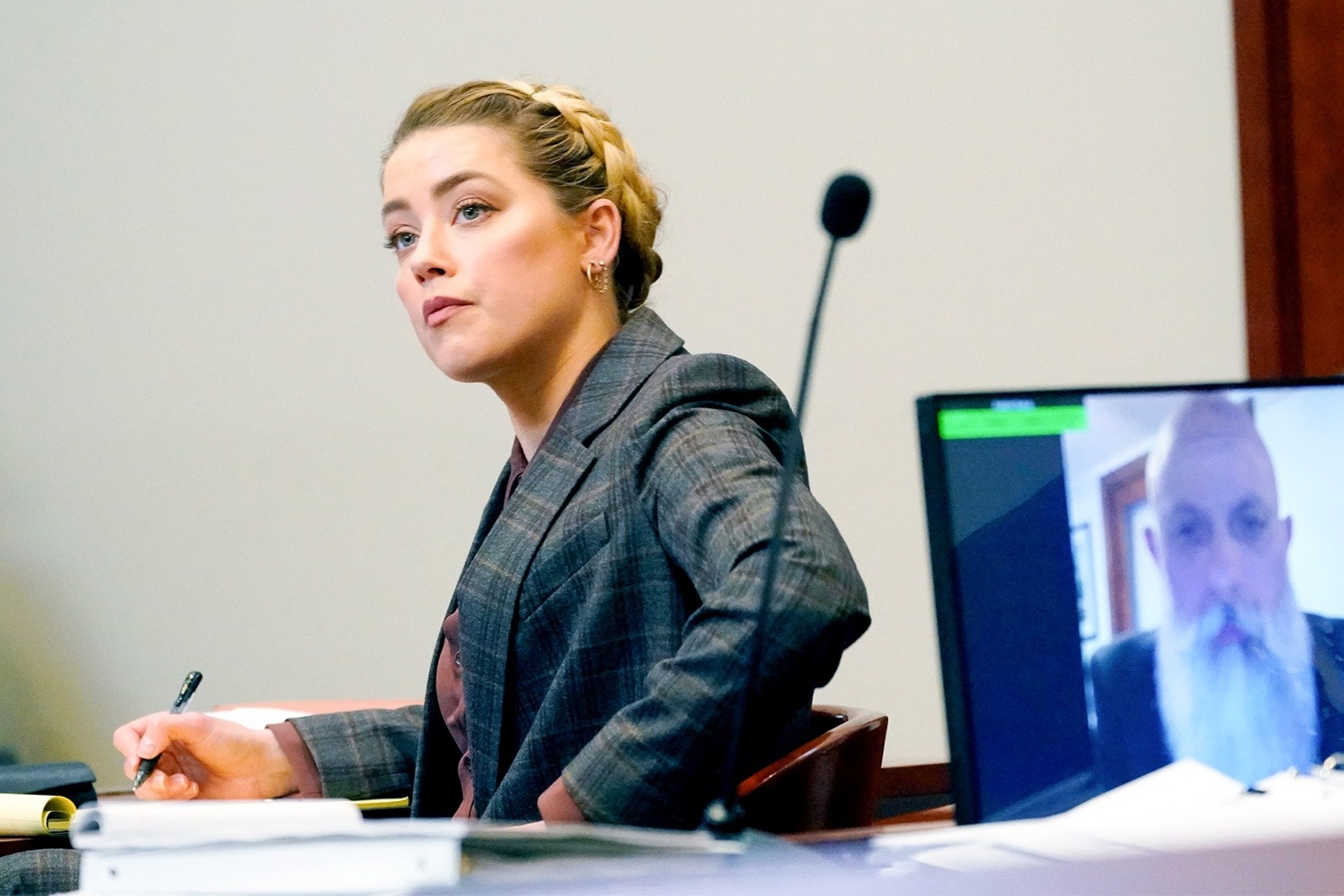 330 trieu nguoi theo doi vu kien Johnny Depp anh 2