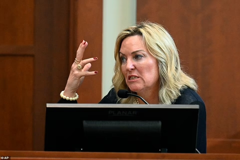 Amber Heard phan don anh 1