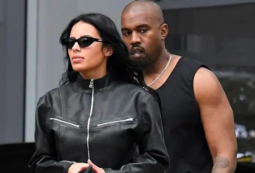 Kanye West sang Nhat giua on ao dao nhac hinh anh