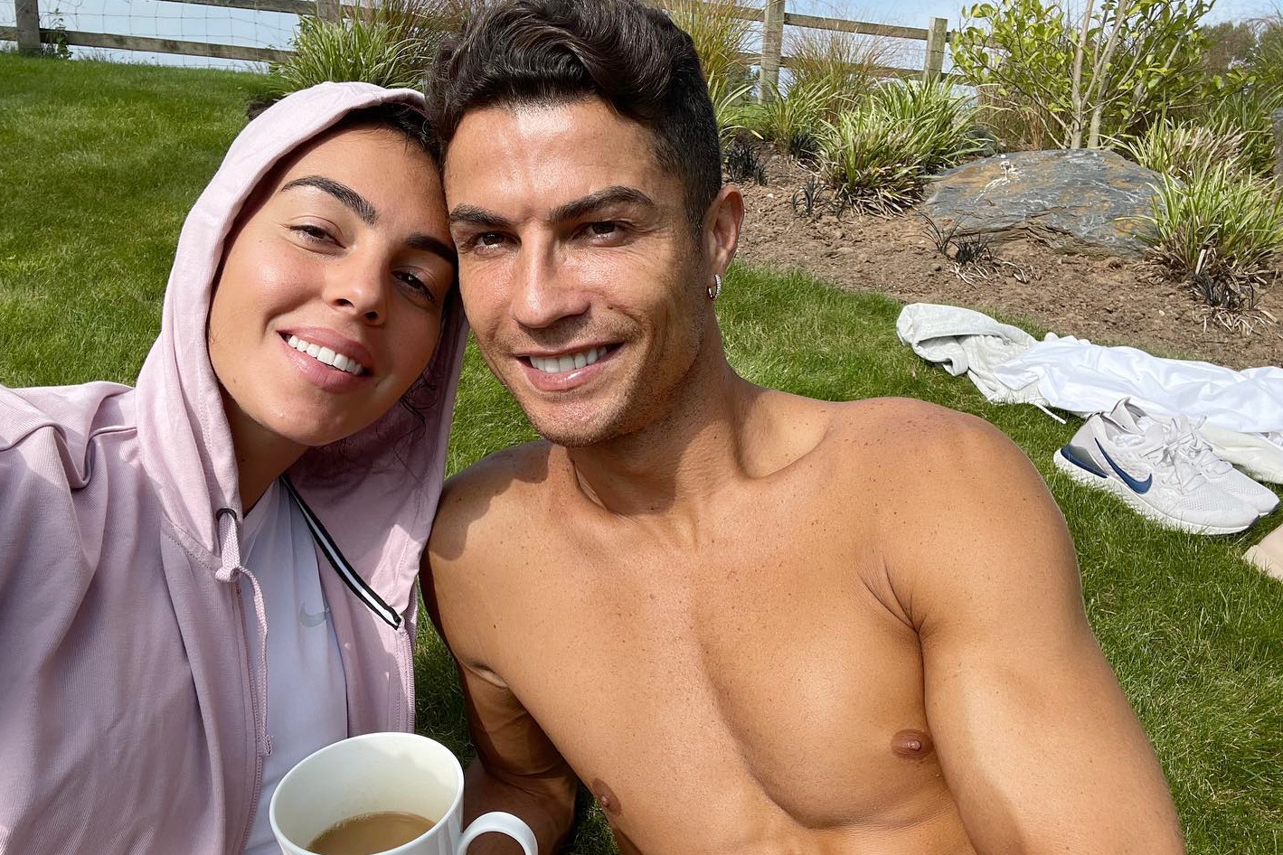 Ronaldo va ban gai nguoi mau tiet lo ten con gai moi sinh hinh anh