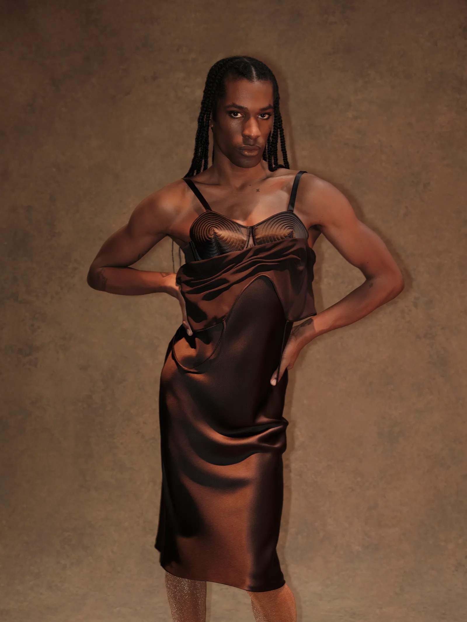 Vay hoa tiet nude gay soc anh 4