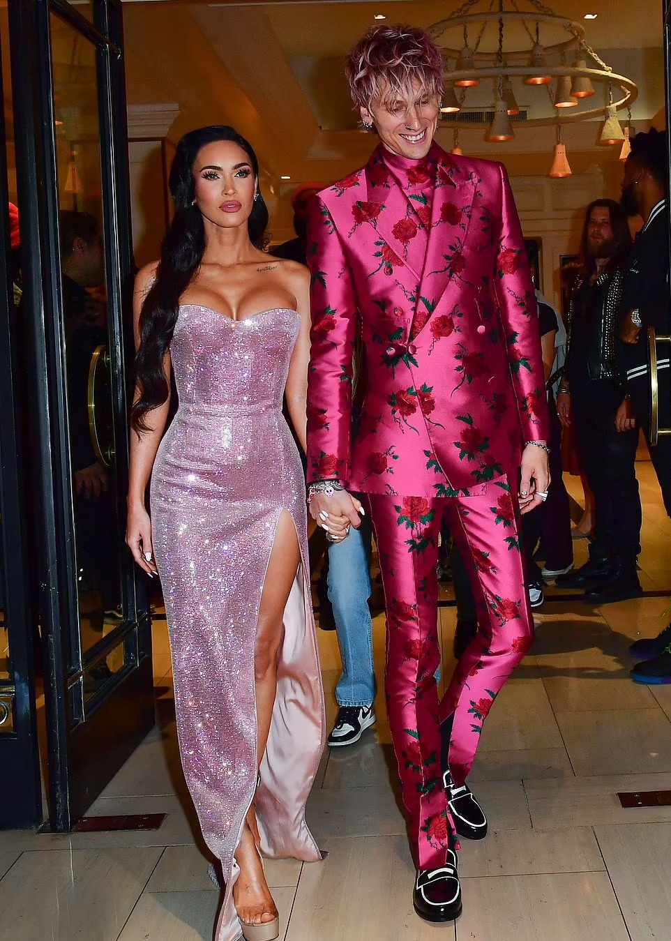 Megan Fox nắm tay hôn phu dự liên hoan phim ảnh 1 Megan Fox nam tay hon phu du lien hoan phim anh 1