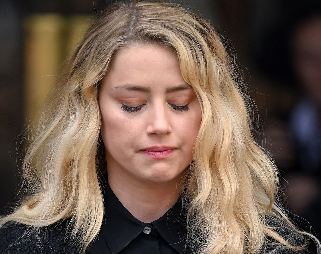 7 cau hoi lam kho Amber Heard hinh anh