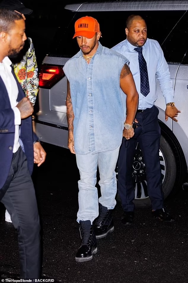 Selena Gomez gợi cảm dự tiệc ảnh 6 Selena Gomez goi cam du tiec anh 6