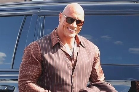 The Rock lan hiem hoi tham du su kien hinh anh
